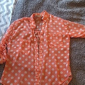 🤩 3/$20 Sheer, coral-colored button-up
